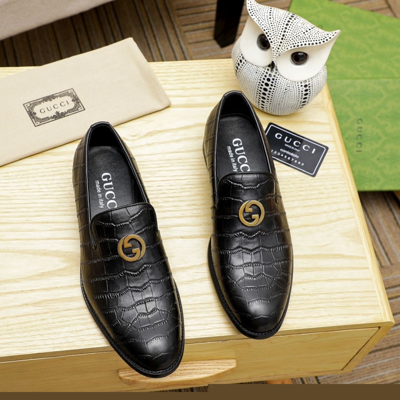 G*u*i leather shoes